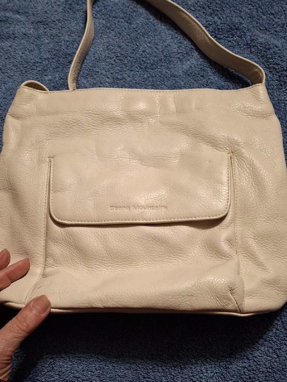Stone Mountain Accessories White Leather Shoulder Bag with Front Flap Pocket